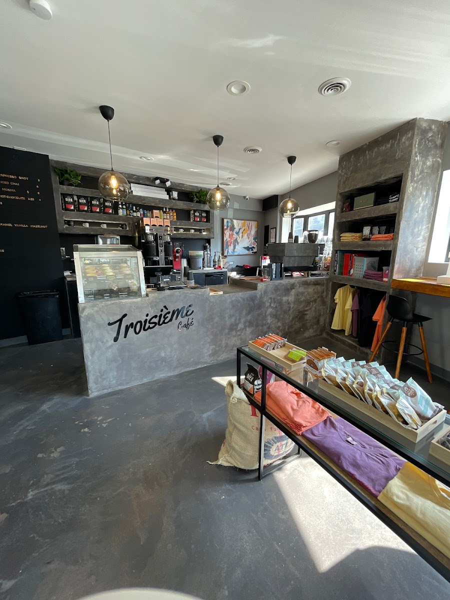 Troisieme Cafe